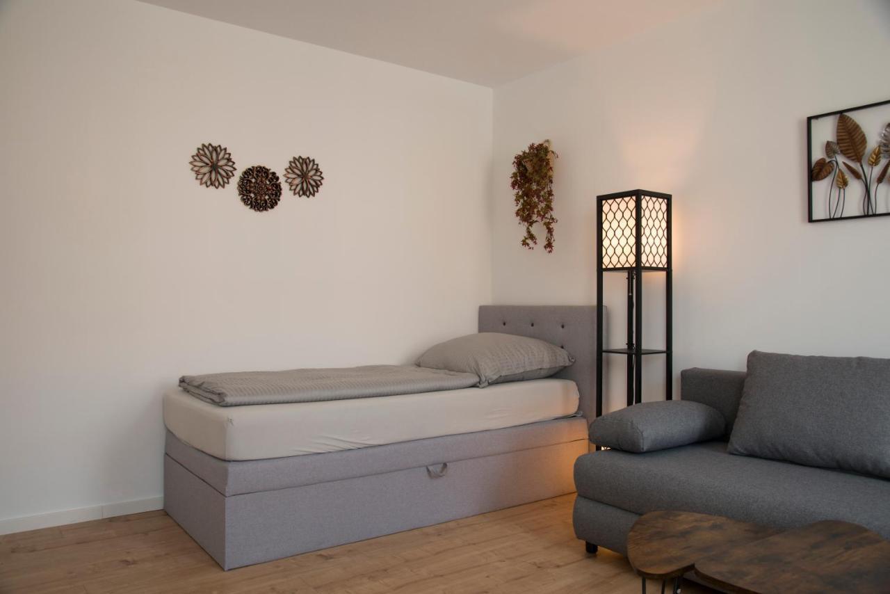 Schoene Grosse Ferienwohnung 79M2 Und 2 Baeder, Zentrumnah, 2Og Érfurt Exterior foto