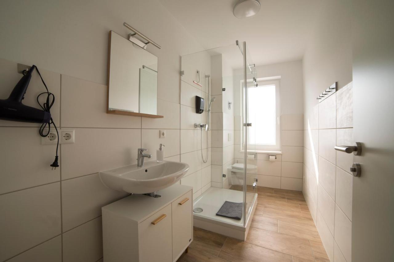 Schoene Grosse Ferienwohnung 79M2 Und 2 Baeder, Zentrumnah, 2Og Érfurt Exterior foto
