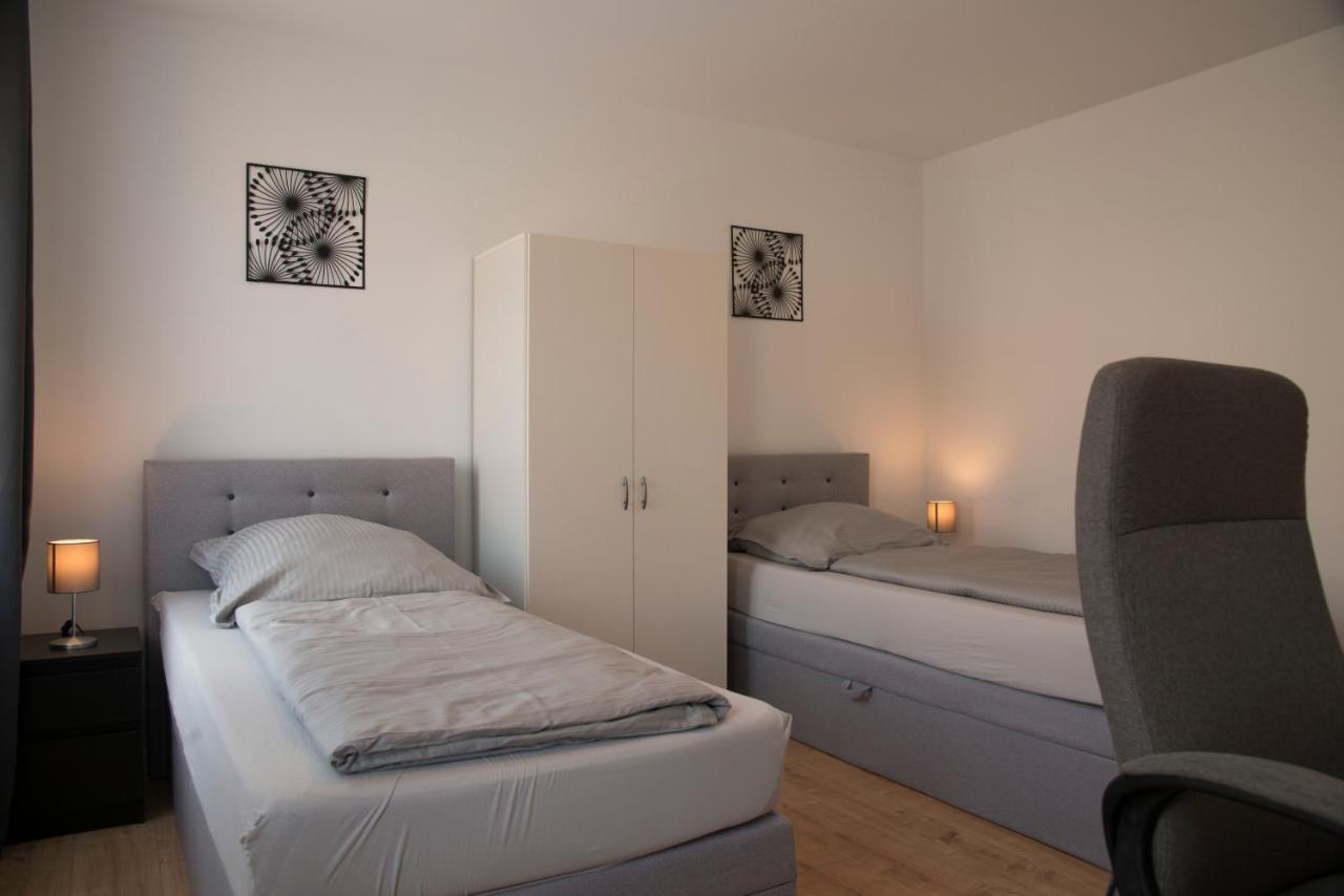 Schoene Grosse Ferienwohnung 79M2 Und 2 Baeder, Zentrumnah, 2Og Érfurt Exterior foto