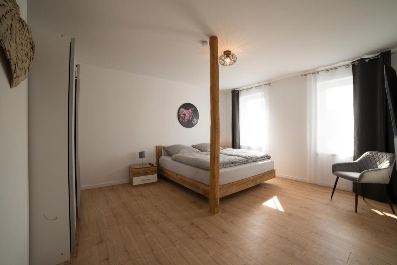 Schoene Grosse Ferienwohnung 79M2 Und 2 Baeder, Zentrumnah, 2Og Érfurt Exterior foto