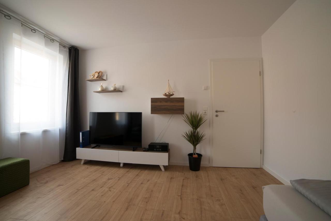 Schoene Grosse Ferienwohnung 79M2 Und 2 Baeder, Zentrumnah, 2Og Érfurt Exterior foto