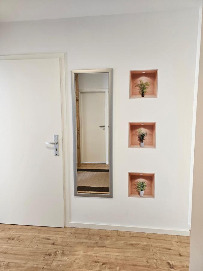 Schoene Grosse Ferienwohnung 79M2 Und 2 Baeder, Zentrumnah, 2Og Érfurt Exterior foto