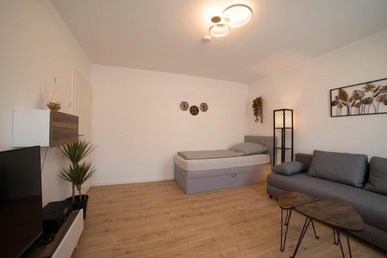 Schoene Grosse Ferienwohnung 79M2 Und 2 Baeder, Zentrumnah, 2Og Érfurt Exterior foto